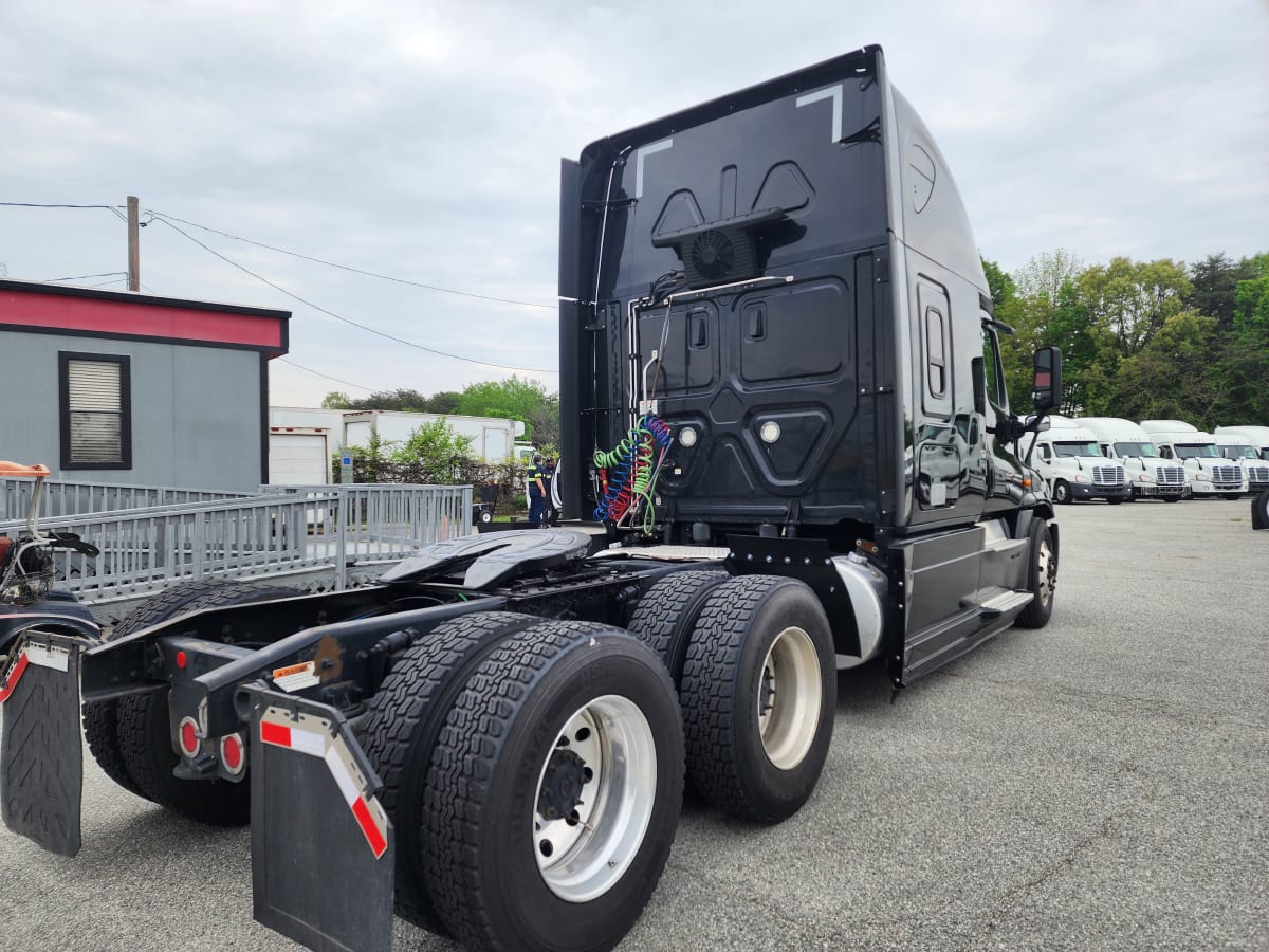 2020 Freightliner/Mercedes CASCADIA 125 880025