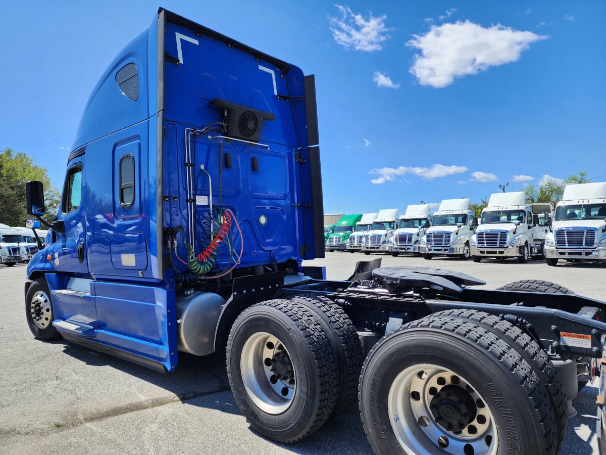 2020 Freightliner/Mercedes CASCADIA 125 880030