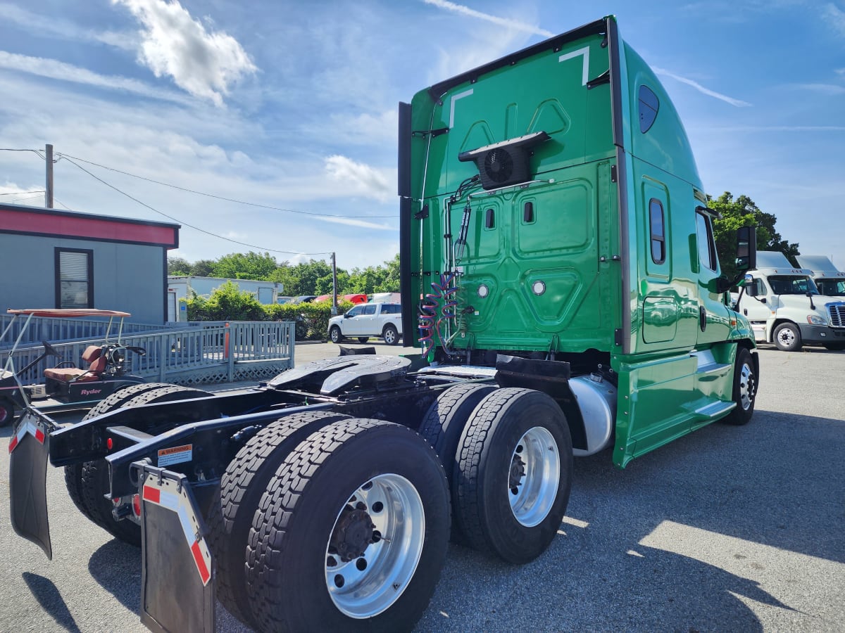 2020 Freightliner/Mercedes CASCADIA 125 880048