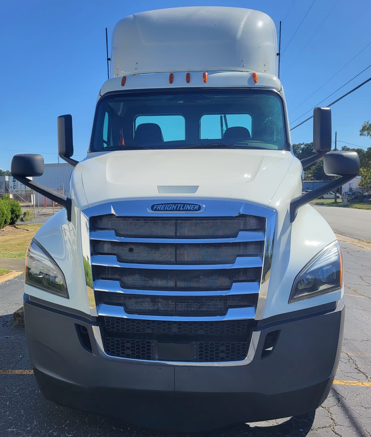 2020 Freightliner Cascadia in Jacksonville, FL — photo 2