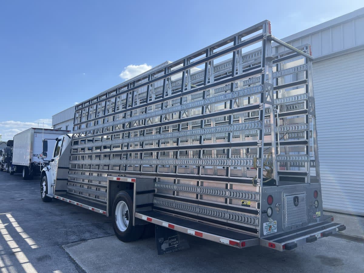 2019 Freightliner M2 106 880157