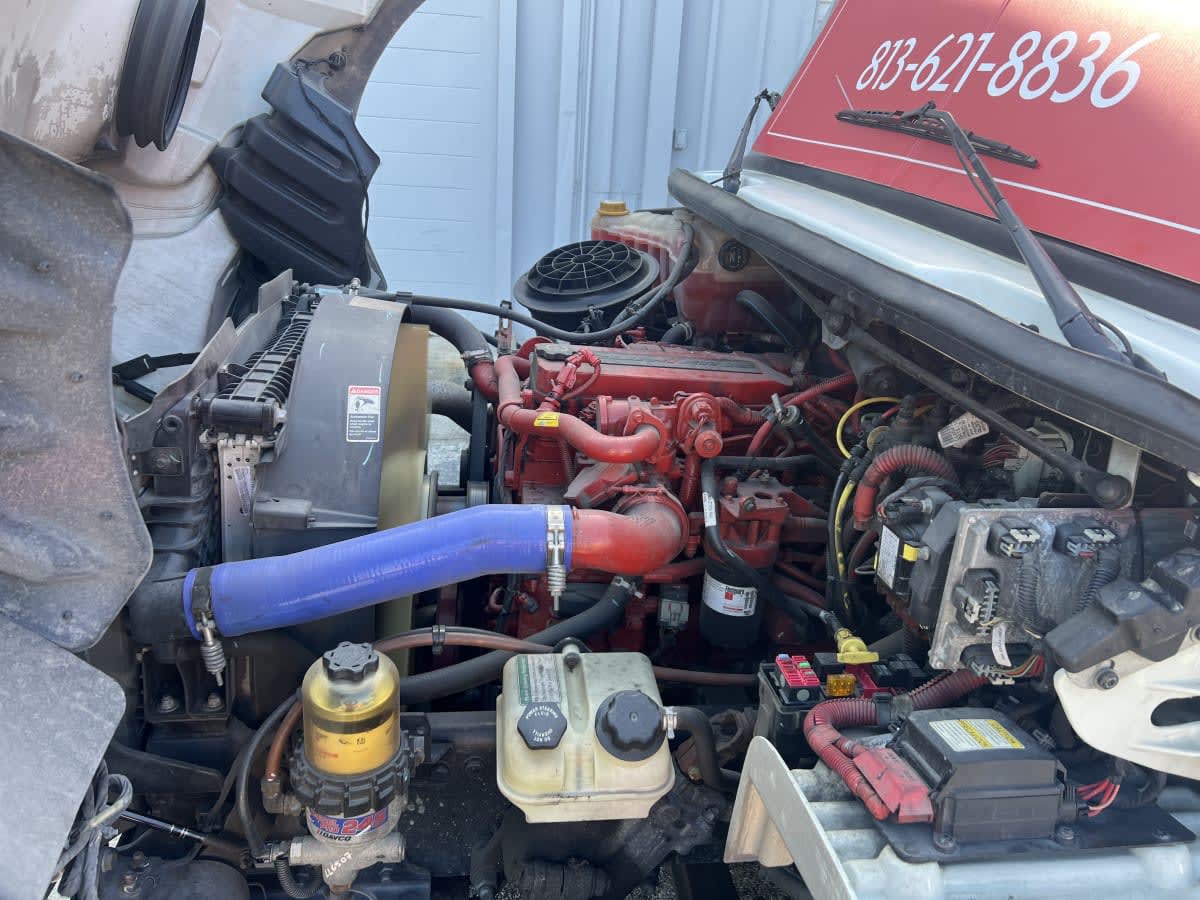 2019 Freightliner M2 106 880157