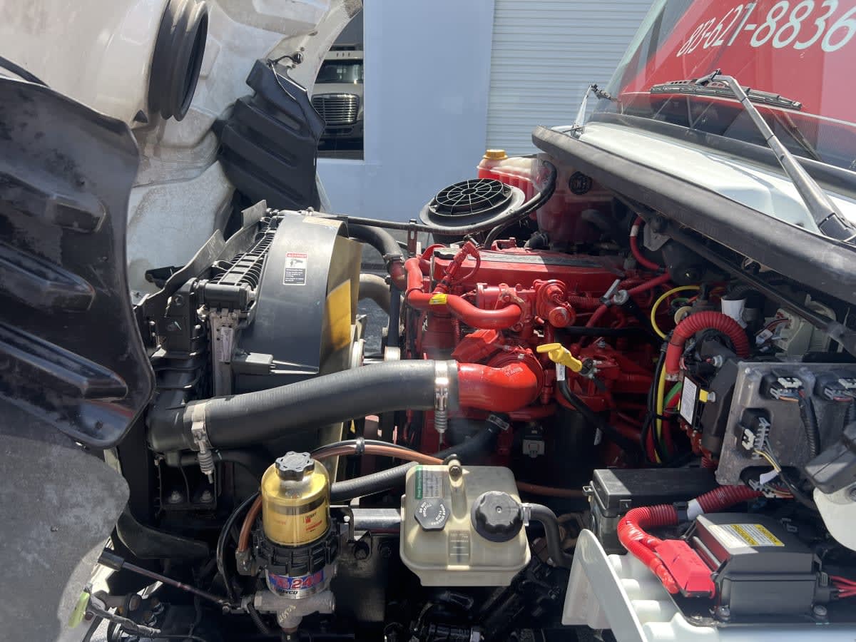 2019 Freightliner M2 106 880158