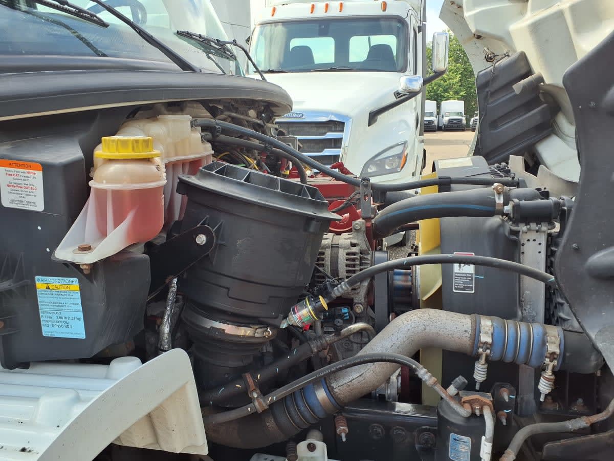 2019 Freightliner M2 106 880174