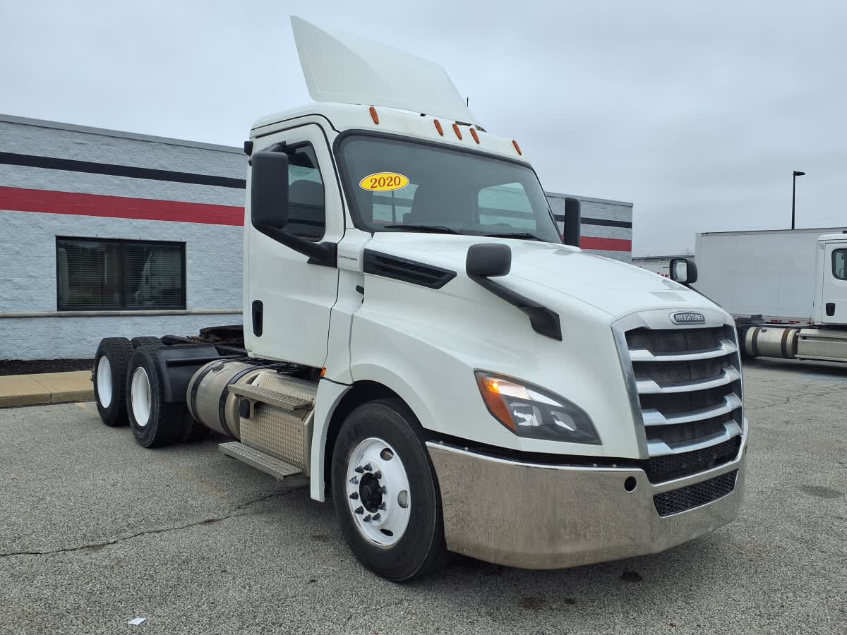 2020 Freightliner Cascadia in Cleveland, OH — photo 3