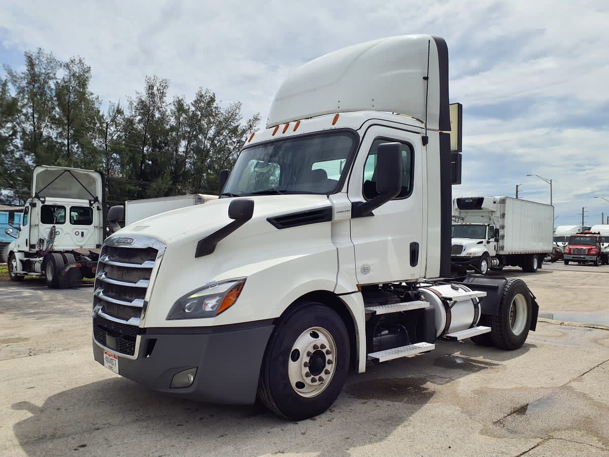 2020 Freightliner Cascadia in Miami, FL