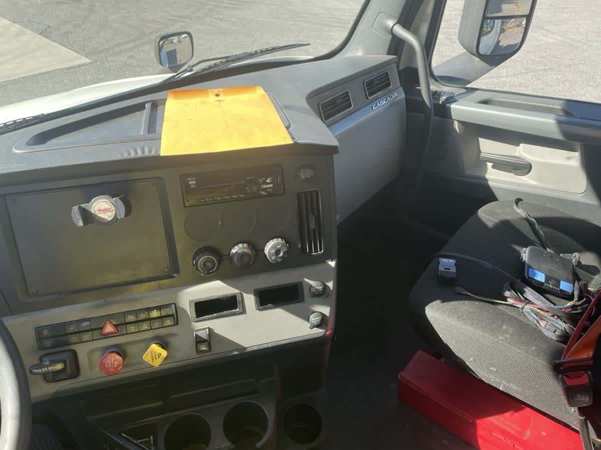 2020 Freightliner - image 9