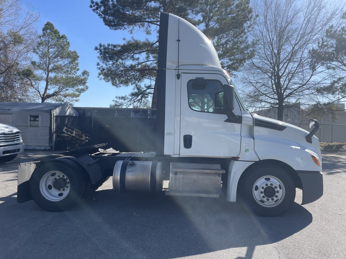 2020 Freightliner - image 6