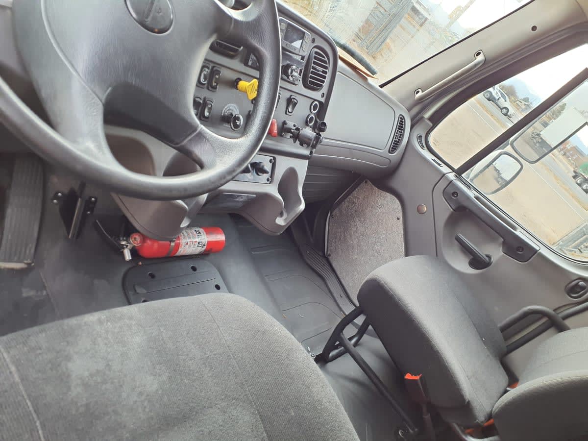 2019 Freightliner M2 106 - image 7