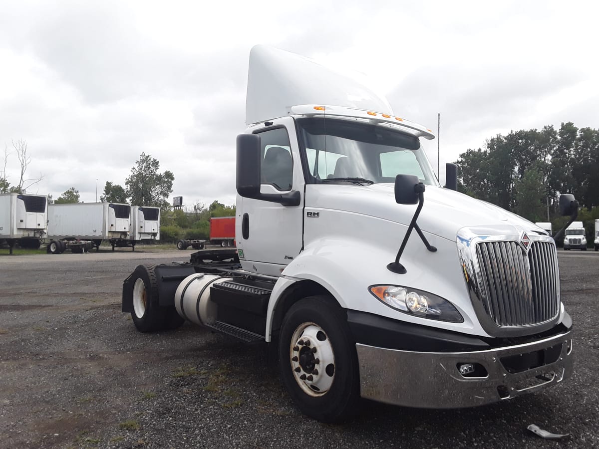 2019 Navistar International RH613 DAYCAB S/A 880358