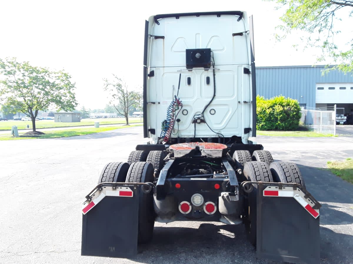 2020 Freightliner Cascadia in Hilliard, OH — photo 5