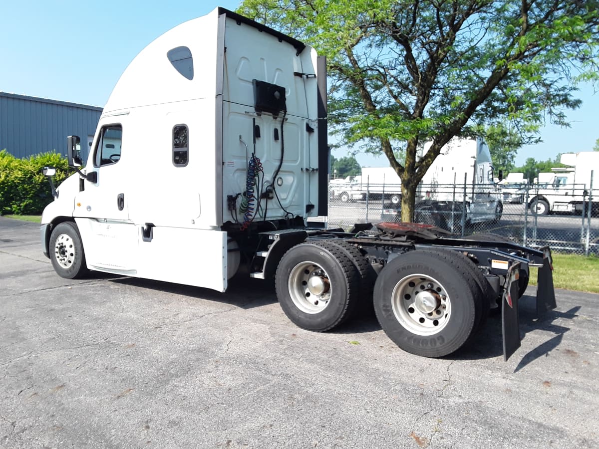 2020 Freightliner Cascadia in Hilliard, OH — photo 6