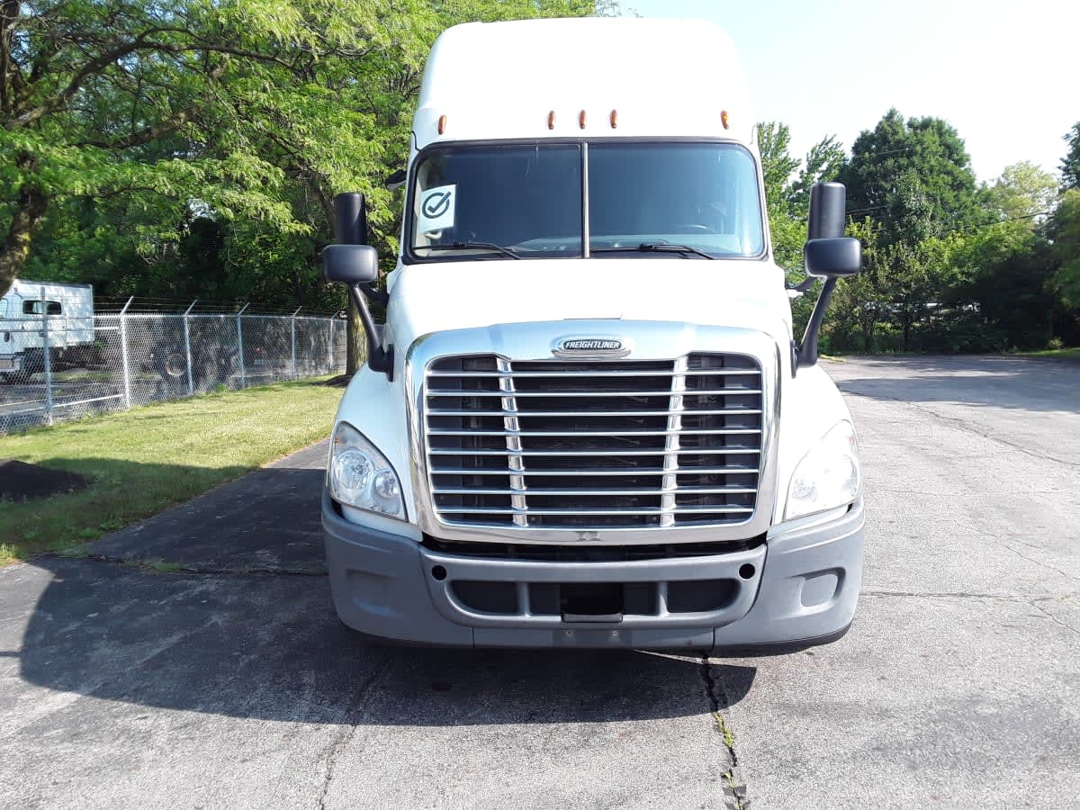 2020 Freightliner Cascadia in Hilliard, OH — photo 2