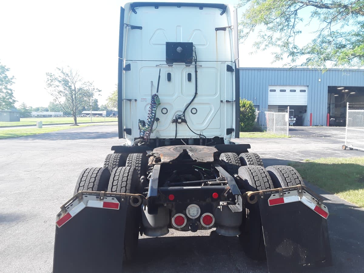 2020 Freightliner Cascadia in Hilliard, OH — photo 5