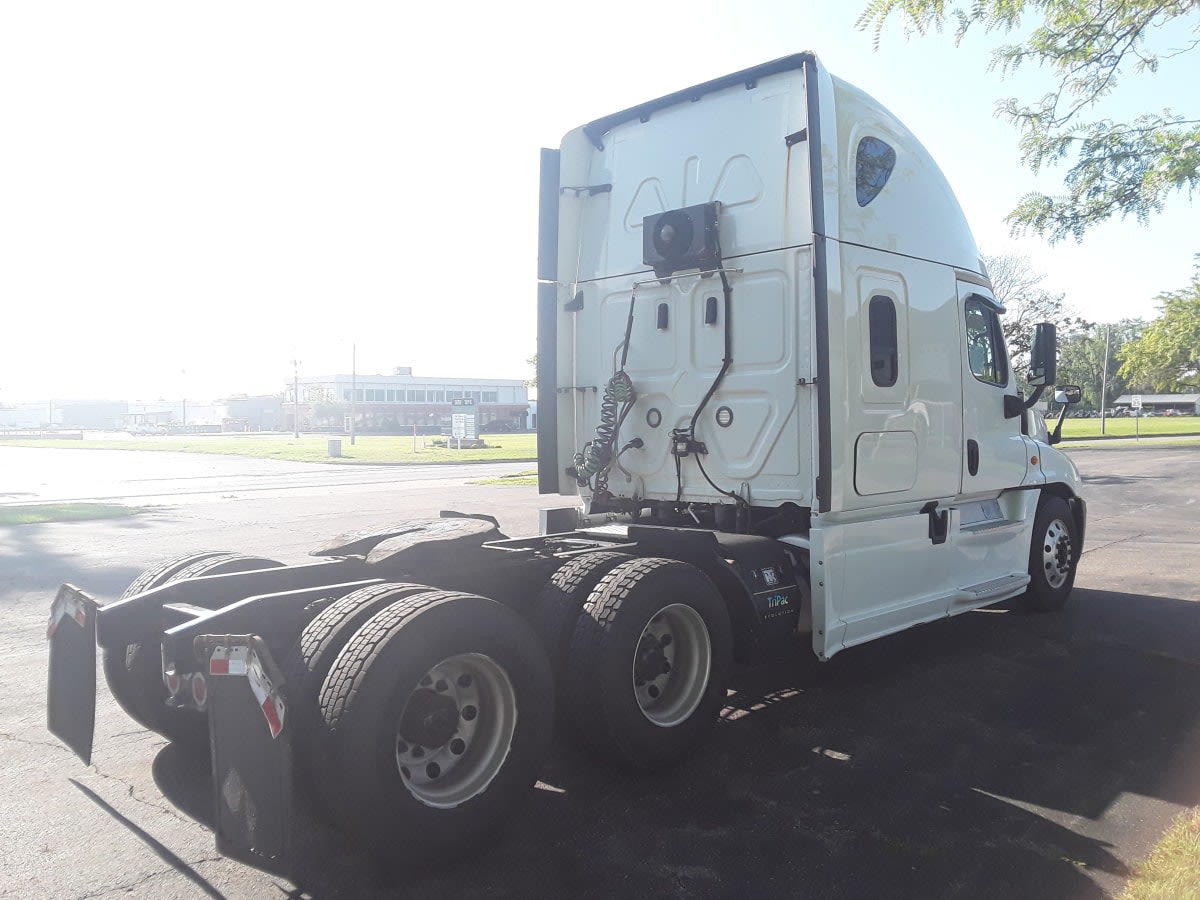 2020 Freightliner Cascadia in Hilliard, OH — photo 4