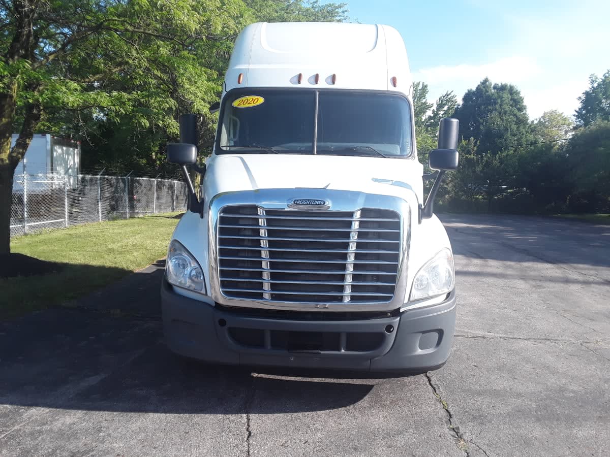 2020 Freightliner Cascadia in Hilliard, OH — photo 2