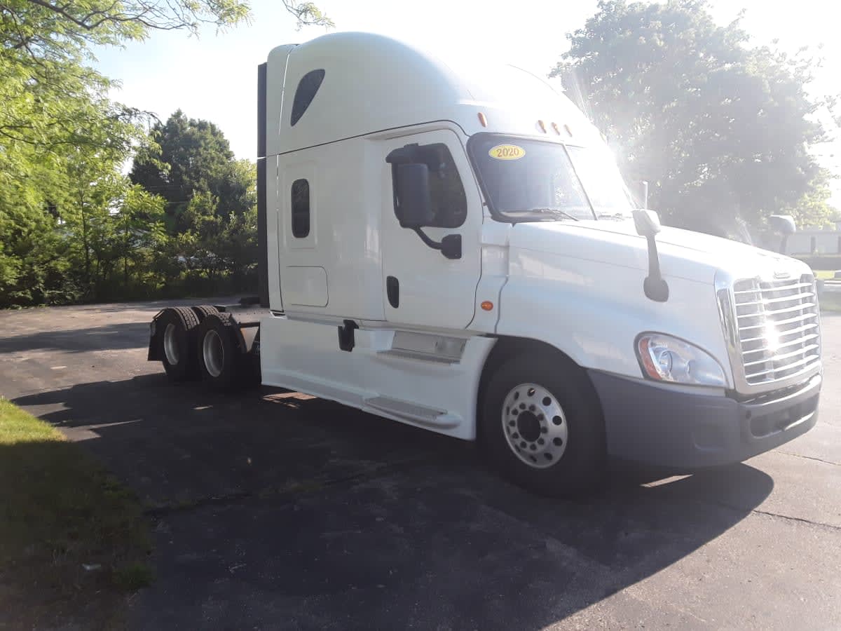 2020 Freightliner Cascadia in Hilliard, OH — photo 3