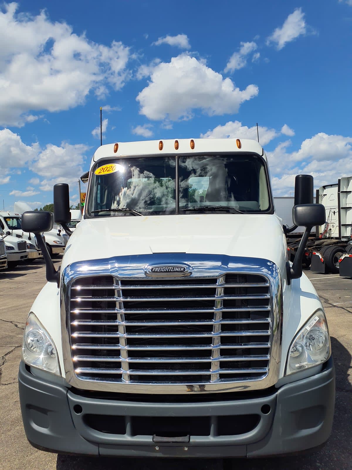 2020 Freightliner Cascadia in Oak Creek, WI — photo 2