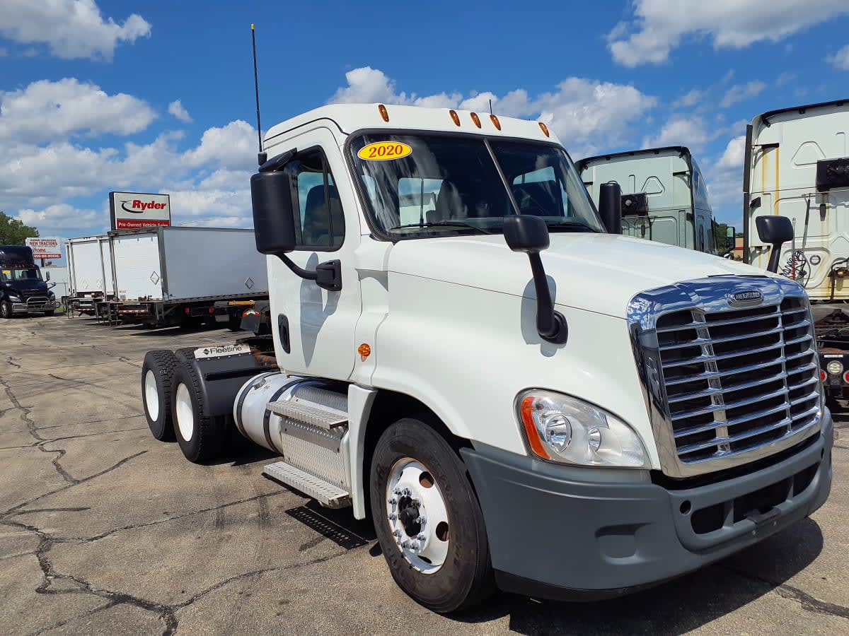 2020 Freightliner Cascadia in Oak Creek, WI — photo 3