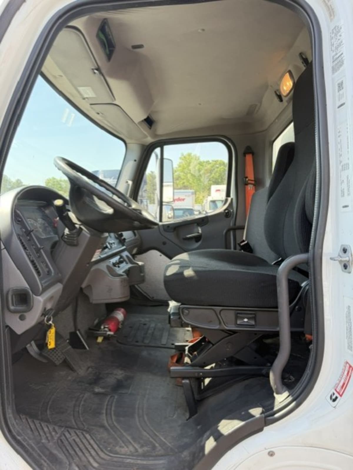 2019 Freightliner M2 106 in Farmingdale, NY — photo 7