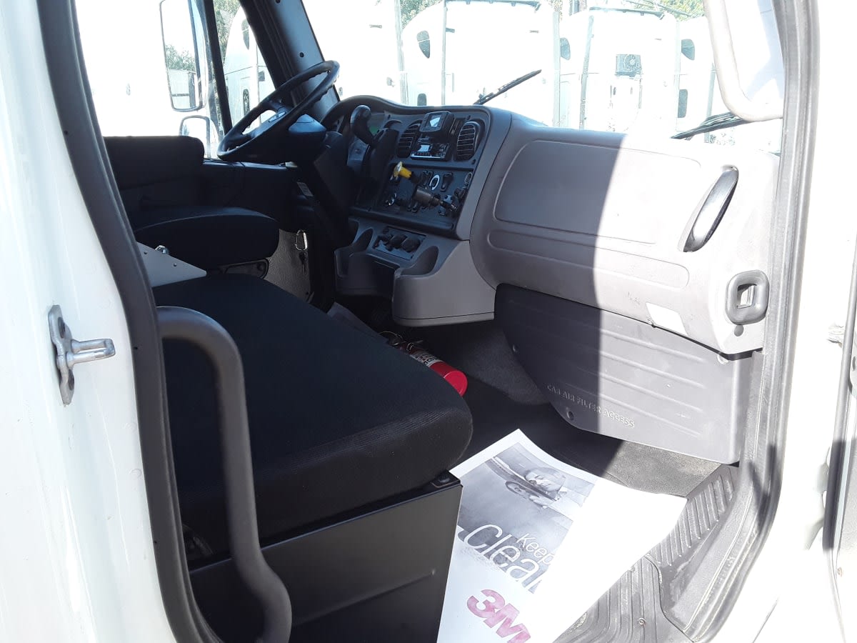 2019 Freightliner M2 106 880455