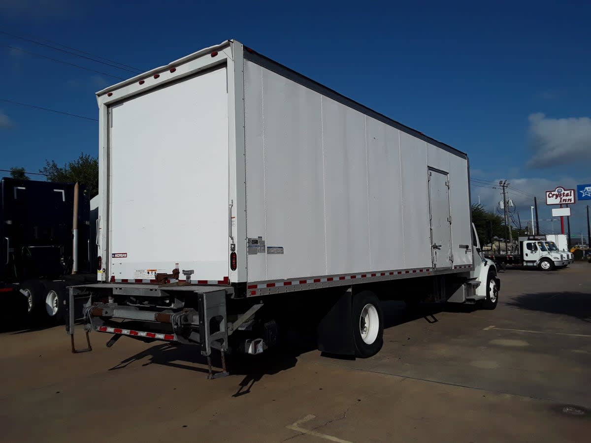 2019 Freightliner M2 106 880455