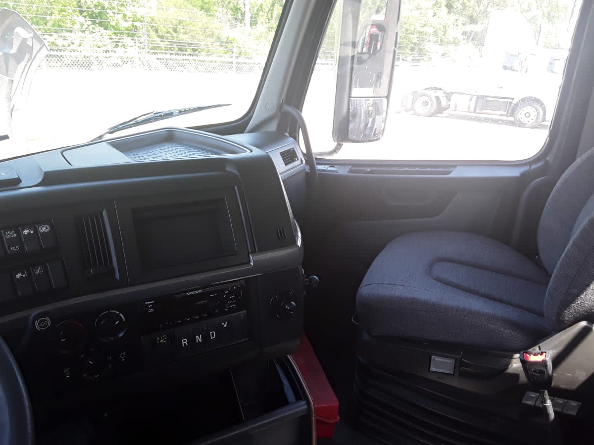 2019 Volvo VNL64T-300 880546