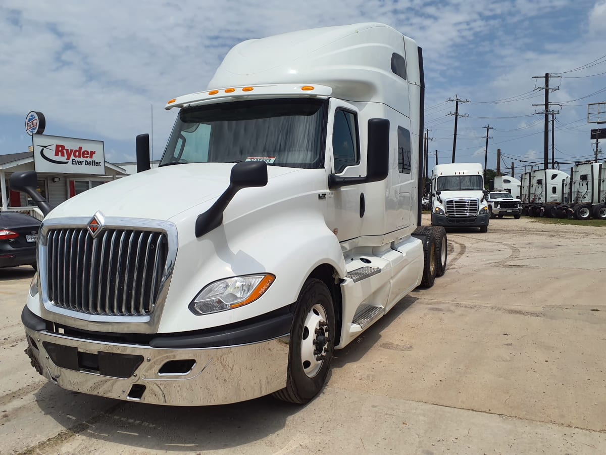 2019 Navistar International LT625 SLPR CAB 880550