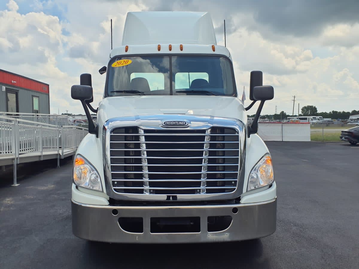 2020 Freightliner Cascadia in Clarksville, IN — photo 2