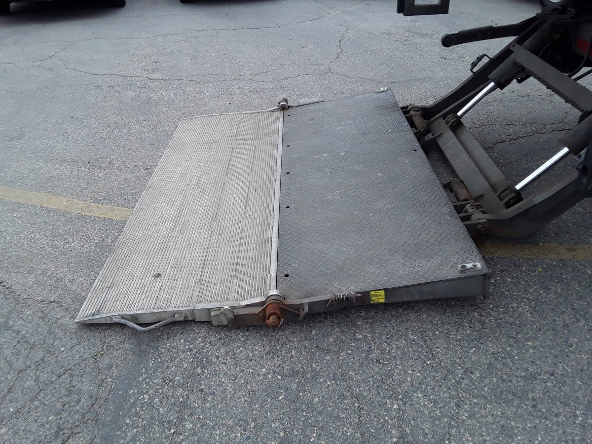 2019 Freightliner M2 106 880818