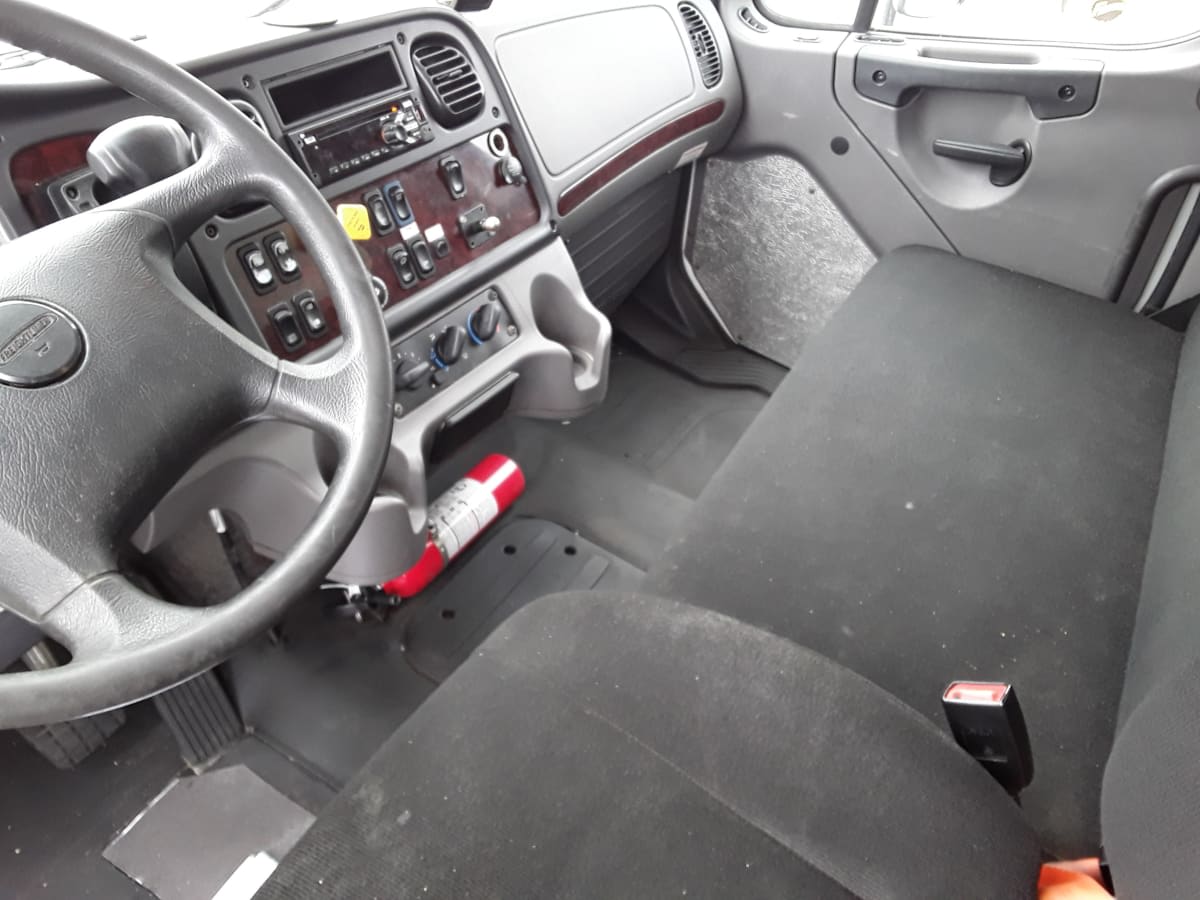 2019 Freightliner M2 106 880818