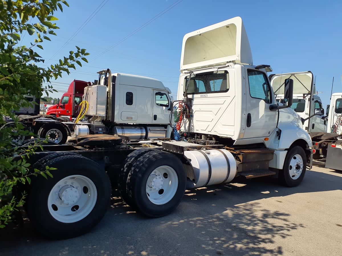 2019 Navistar International LT625 DAYCAB T/A 880823