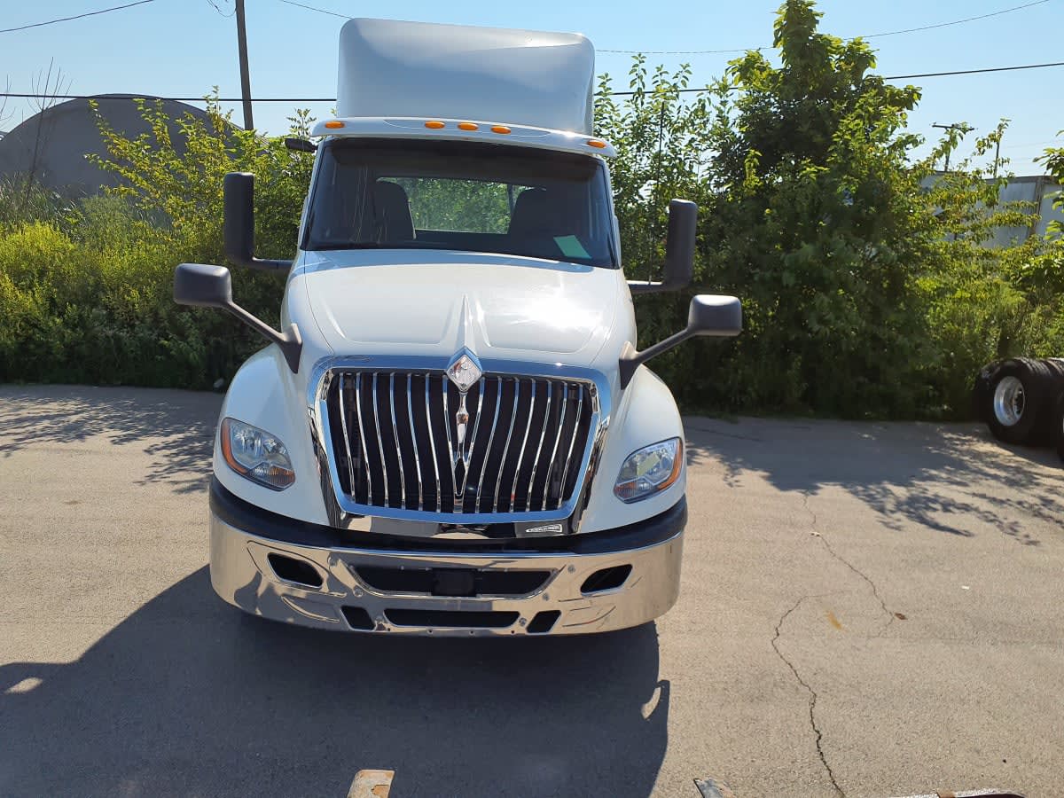 2019 Navistar International LT625 DAYCAB T/A 880823