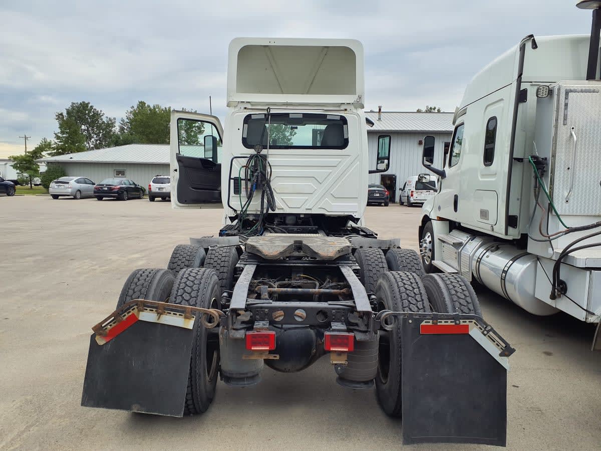 2019 Navistar International LT625 DAYCAB T/A 880824