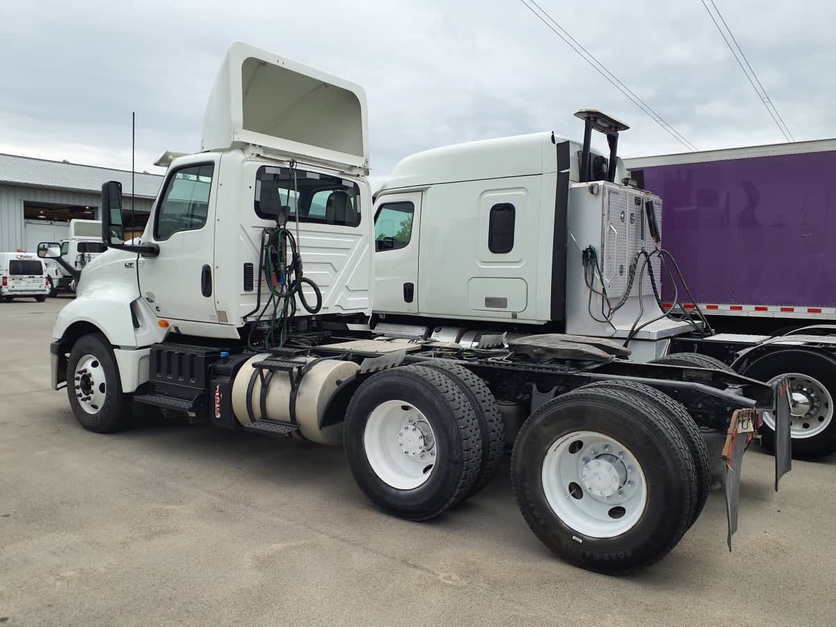 2019 Navistar International LT625 DAYCAB T/A 880824
