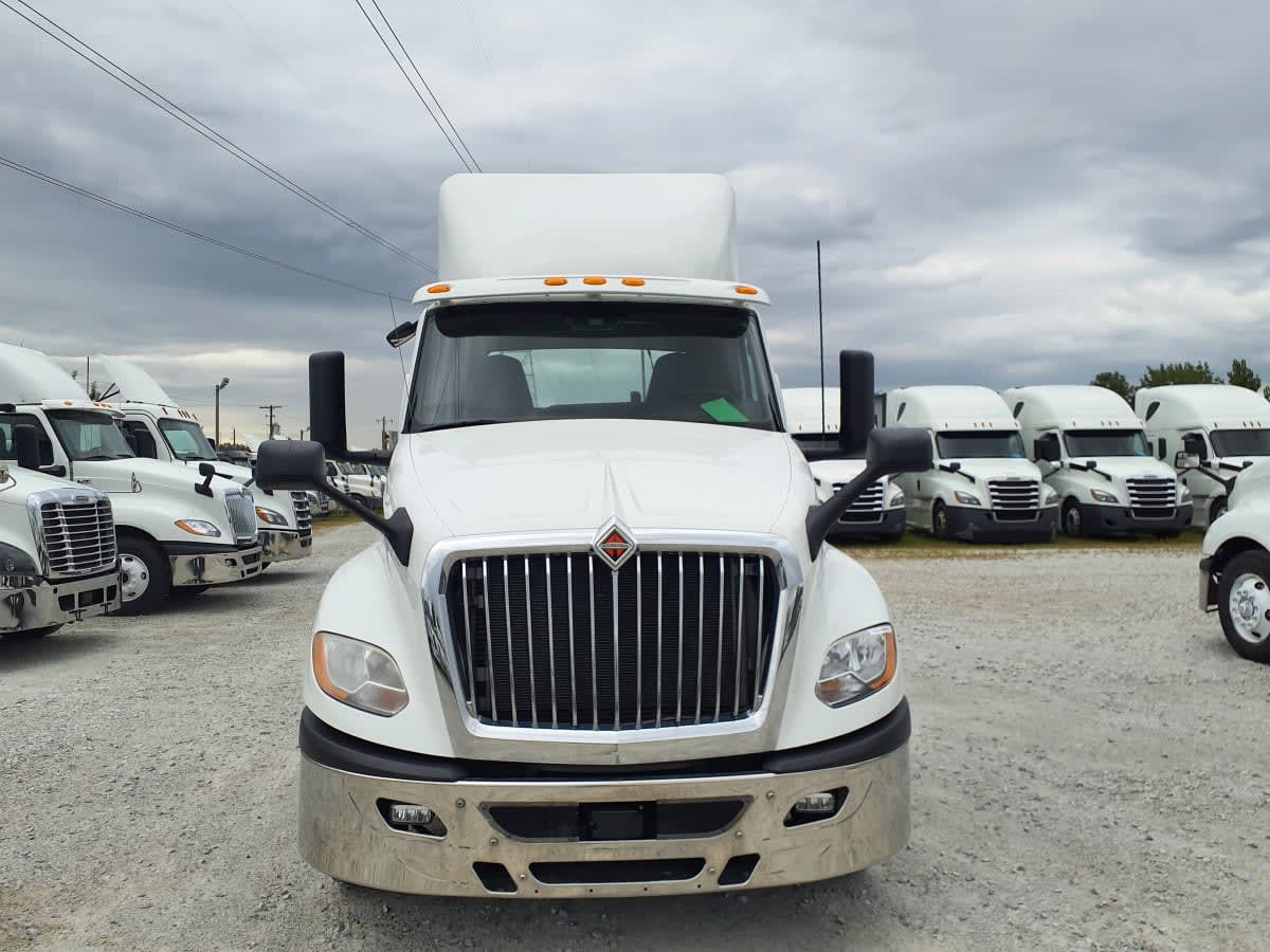 2019 Navistar International LT625 DAYCAB T/A 880824