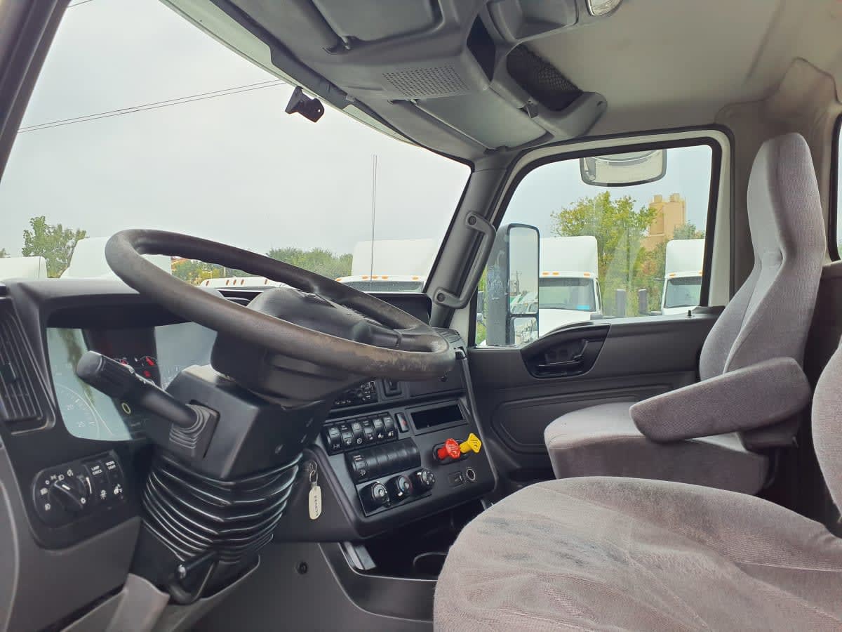 2019 Navistar International LT625 DAYCAB T/A 880824