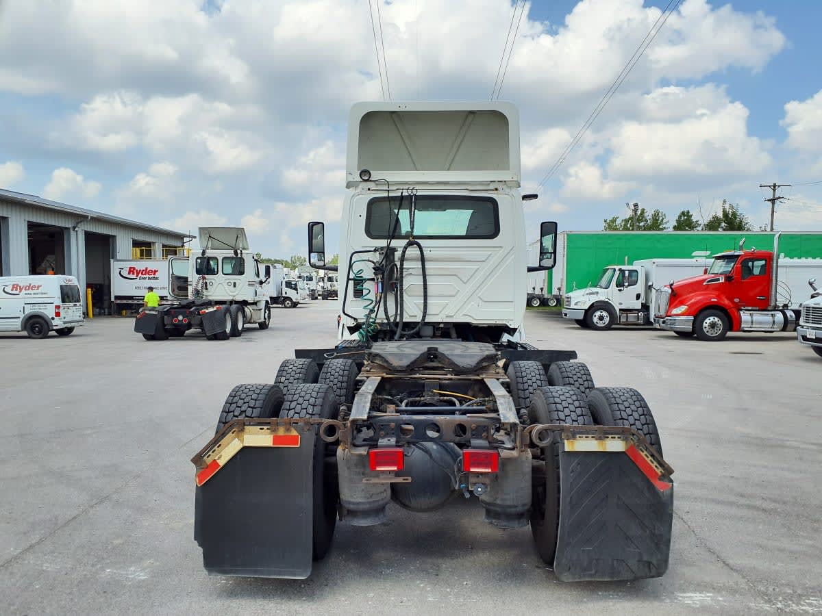 2019 Navistar International LT625 DAYCAB T/A 880825