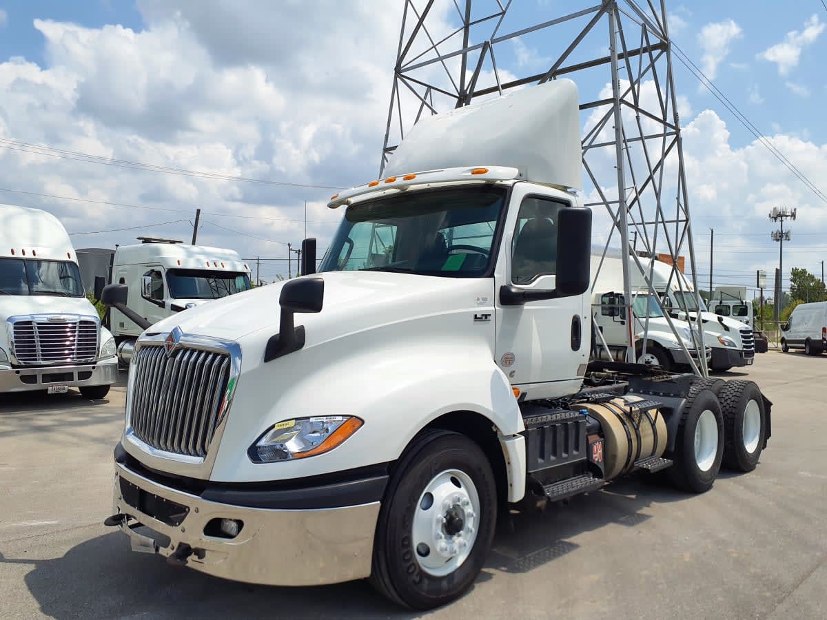 2019 Navistar International LT625 DAYCAB T/A 880825