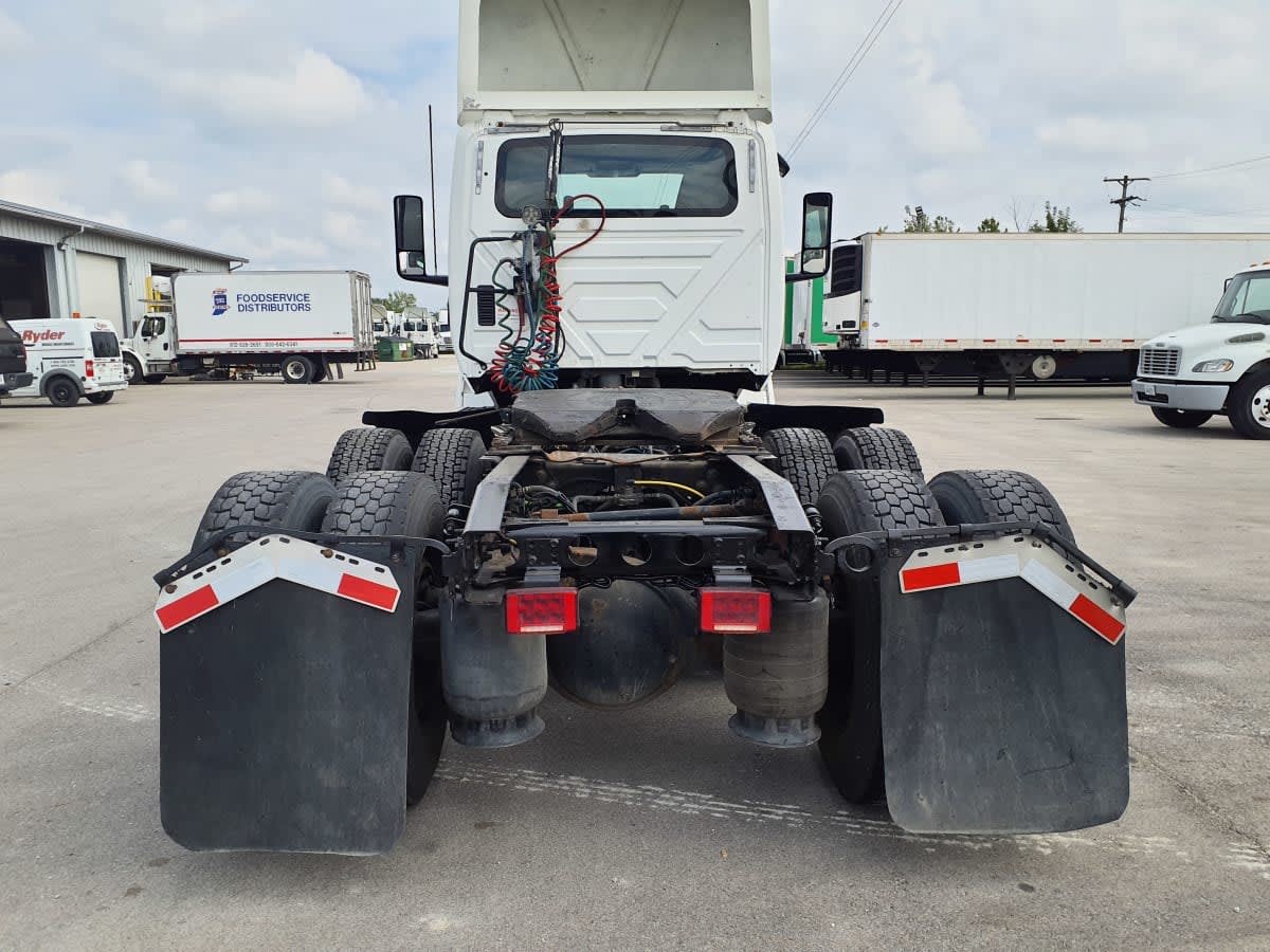 2019 Navistar International LT625 DAYCAB T/A 880826