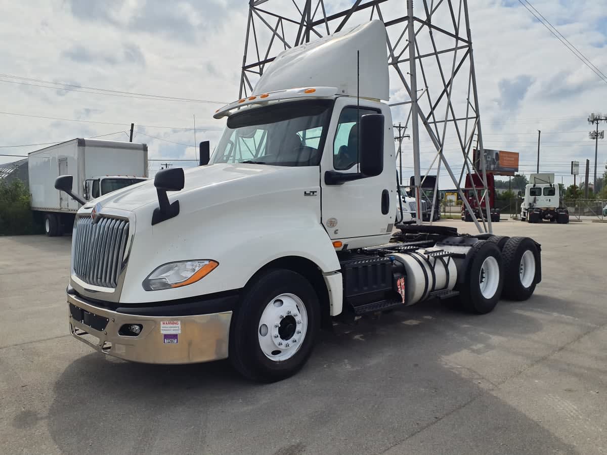 2019 Navistar International LT625 DAYCAB T/A 880826