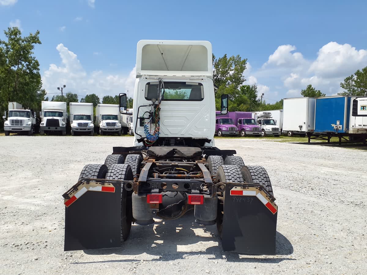 2019 Navistar International LT625 DAYCAB T/A 880827