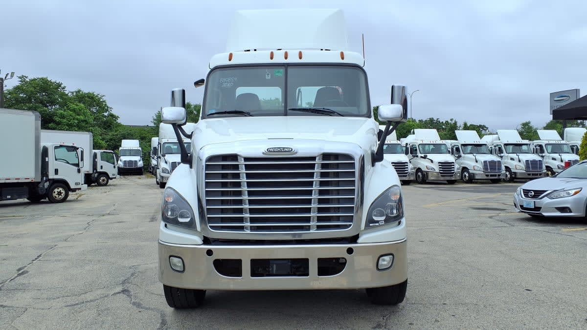 2020 Freightliner Cascadia in Warwick, RI — photo 2