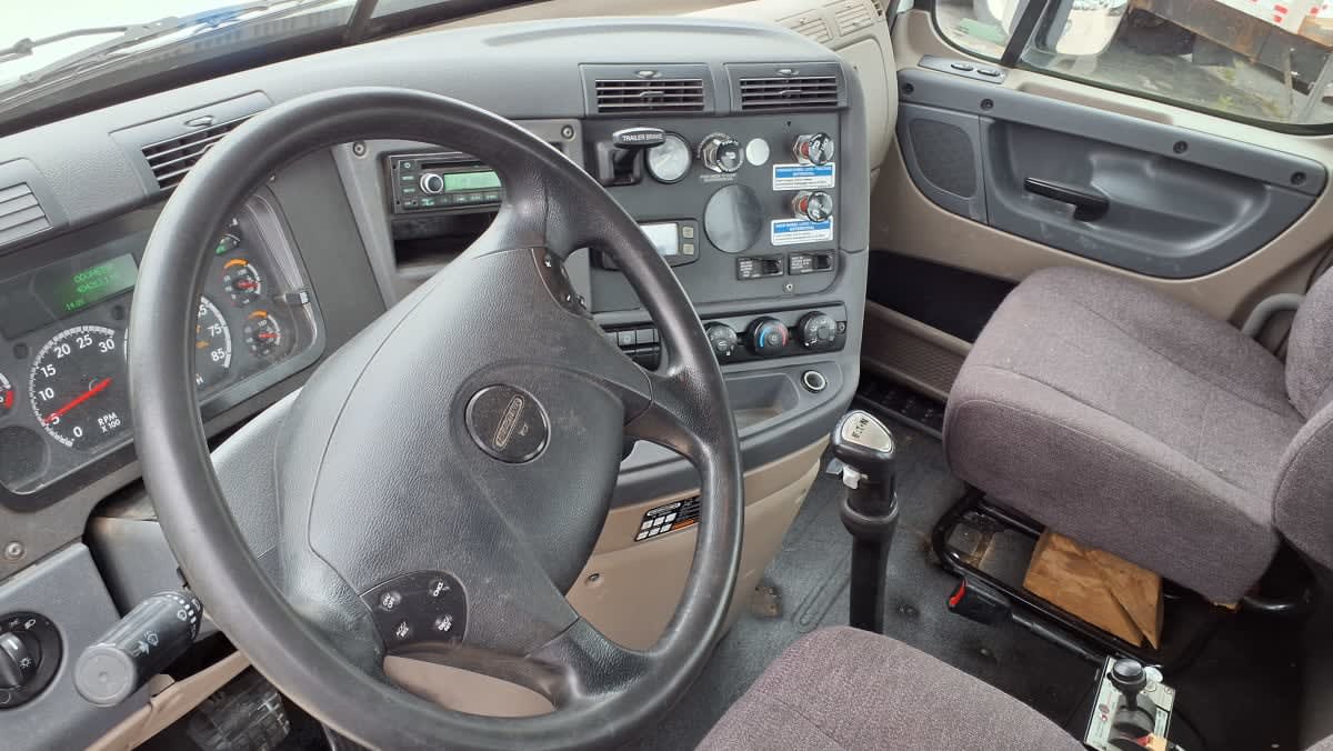 2020 Freightliner Cascadia in Warwick, RI — photo 7