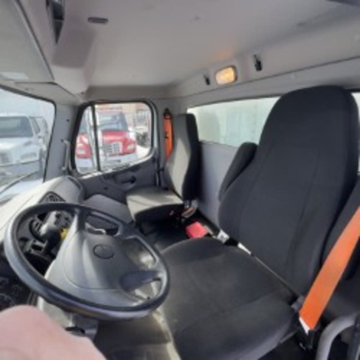 2019 Freightliner/Mercedes M2 106 880865