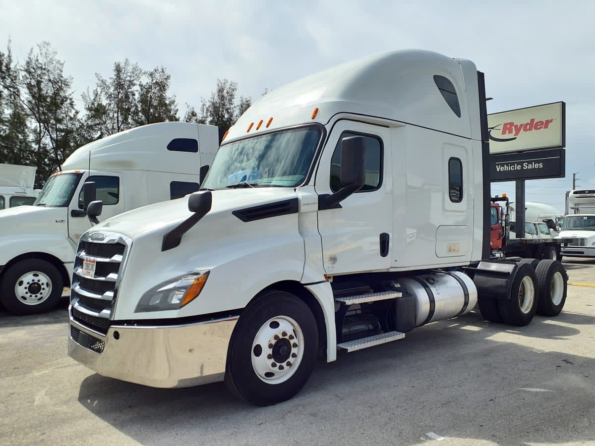 2020 Freightliner Cascadia in Miami, FL