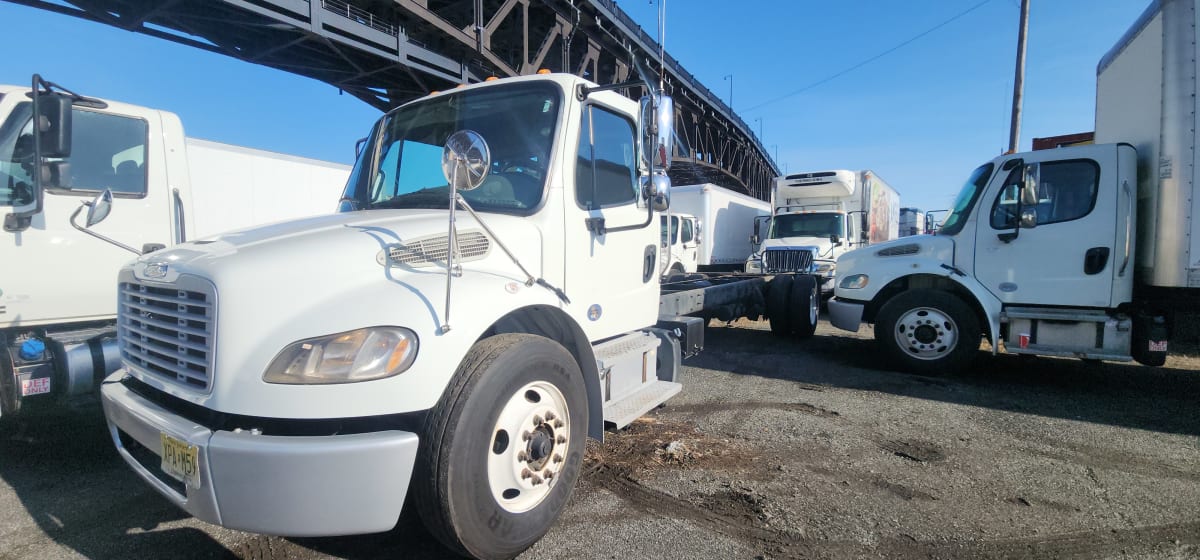 2019 Freightliner/Mercedes M2 106 880930