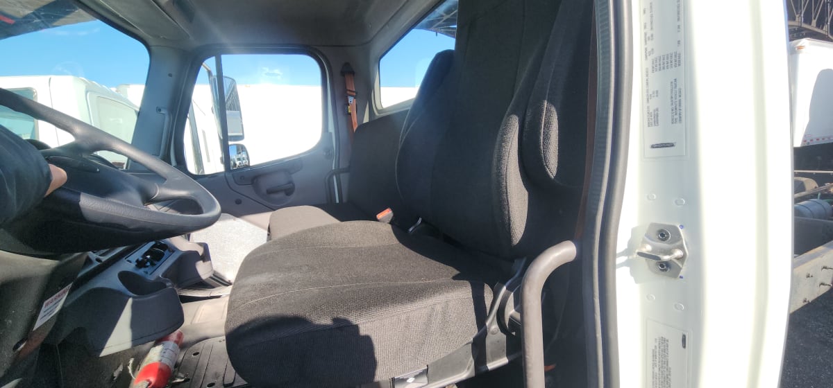 2019 Freightliner/Mercedes M2 106 880930