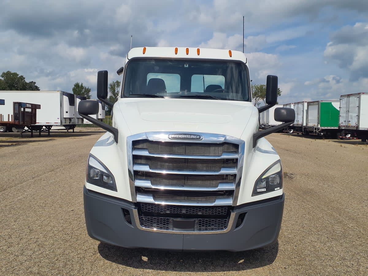 2020 Freightliner Cascadia in Wayland, MI — photo 2