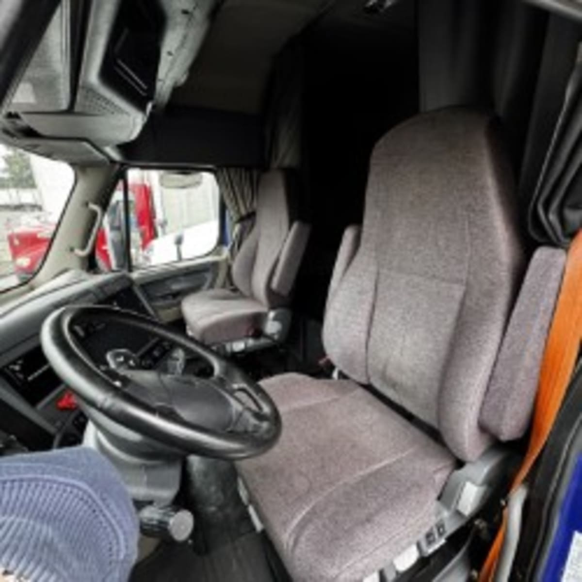 2020 Freightliner - image 7